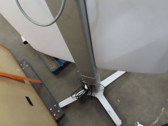 Konferrencesystem på stativ CISCO MX200 og Touch 10 (MOMSFRI)