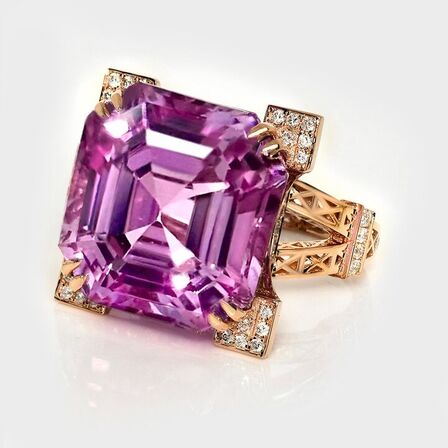 39,02 ct. VIVID kunzit, og diamantring i 14 kt. rosèguld, IGI.
