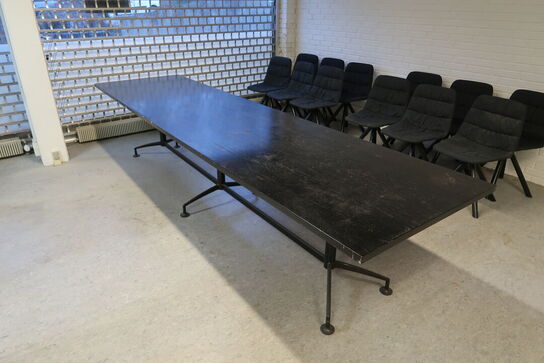 Bord med designerstel