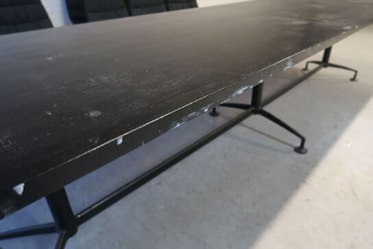 Bord med designerstel