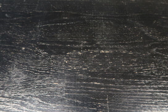 Bord med designerstel