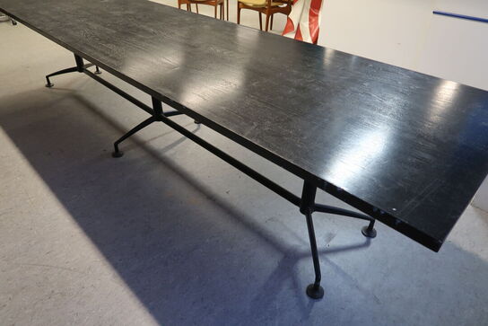 Bord med designerstel