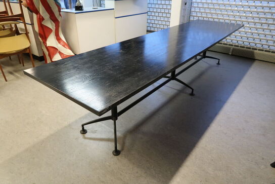 Bord med designerstel