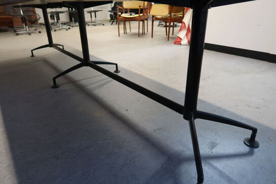 Bord med designerstel