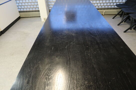 Bord med designerstel