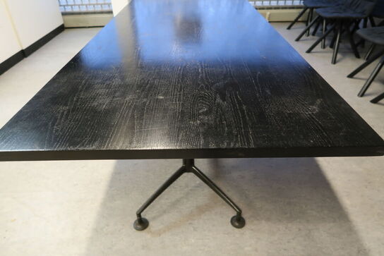 Bord med designerstel