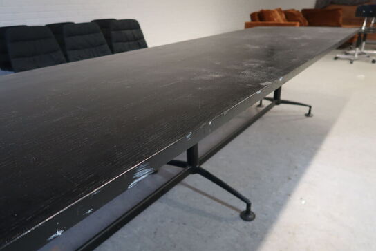 Bord med designerstel