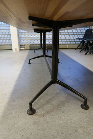 Bord med designerstel