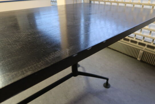 Bord med designerstel