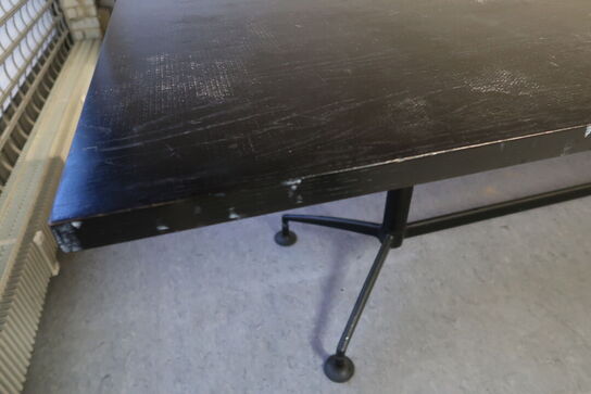 Bord med designerstel