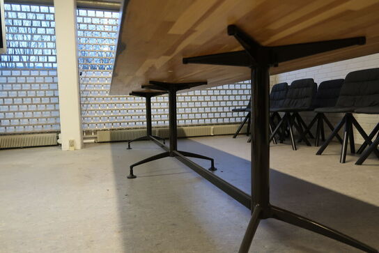 Bord med designerstel