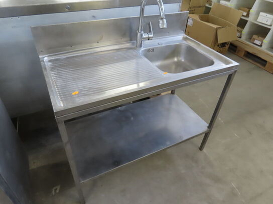 Stålvask med armatur