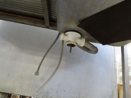 Stålvask med armatur