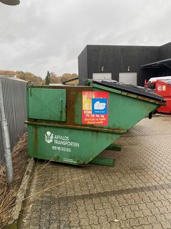 Affaldscontainer med indhold (INDHOLDET SKAL MEDTAGES)(LÆS BESKRIVELSE)