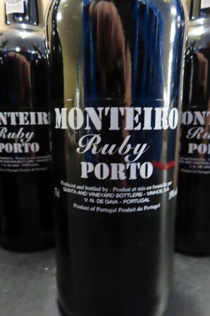 6 fl. Portvin MONTEIRO 75cl.