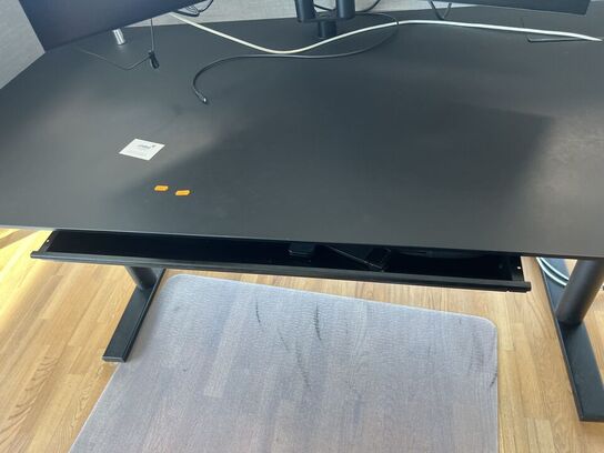 Elhæve/sænkebord DUBA-B8 80x180cm inkl. indh. & 2 stk. 27" LENOVO skærme