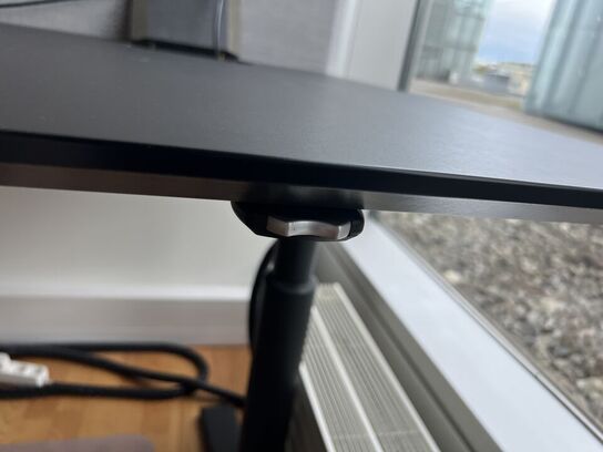 Elhæve/sænkebord DUBA-B8 80x180cm inkl. indh. & 2 stk. 24/27" skærme