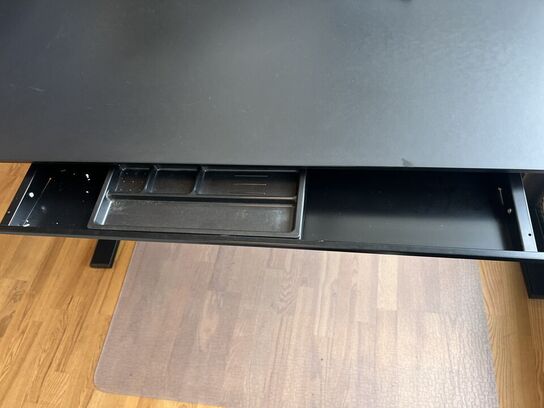 Elhæve/sænkebord DUBA-B8 80x180cm inkl. indh. & 2 stk. 24/27" skærme