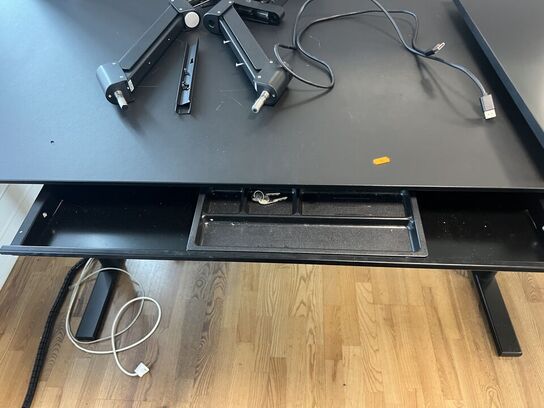 Elhæve/sænkebord DUBA-B8 80x180cm inkl. indh. & 27" LENOVO skærm