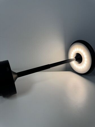 Bordlampe - Bærbar og dæmpbar i sort aluminium