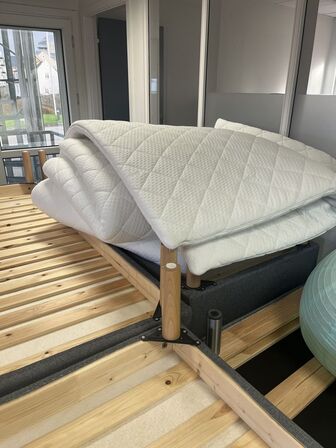 Seng JENSEN CONTRACT med topmadras