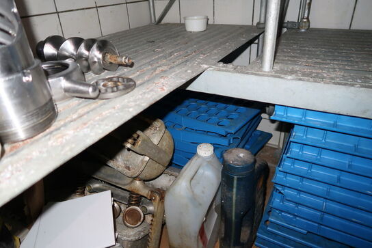 Div. fødevarereoler m.m. samt indhold på reoler