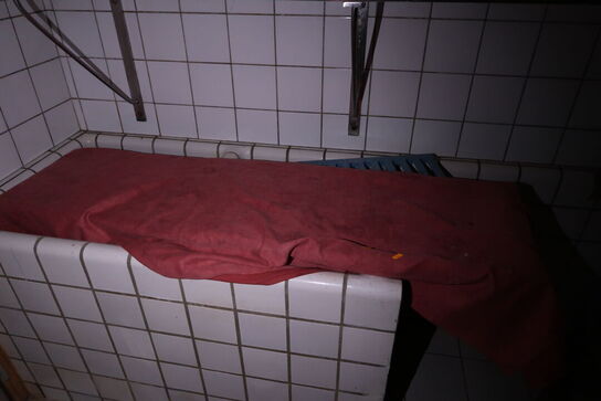 Div. fødevarereoler m.m. samt indhold på reoler