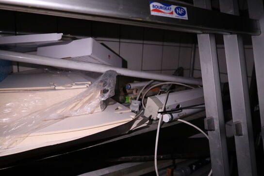 Div. fødevarereoler m.m. samt indhold på reoler