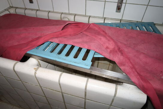 Div. fødevarereoler m.m. samt indhold på reoler