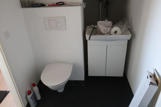 Pavillion indrettet som mandskabsvogn m. toilet & bad