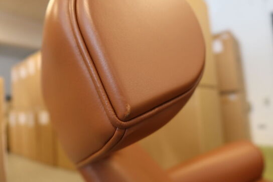 Wegner OX Chair primo 75 læder cognac inkl. Forskammel