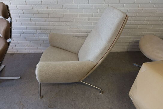 Wegner Queen Chair med Clay 0012 tekstil og keder i Max91 læder nutshell