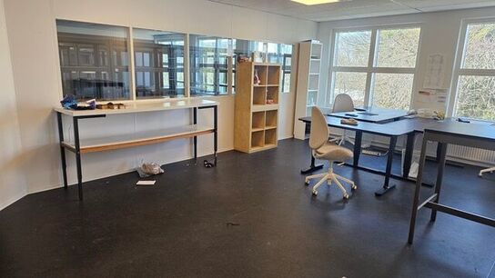 Tøm rummet for inventar