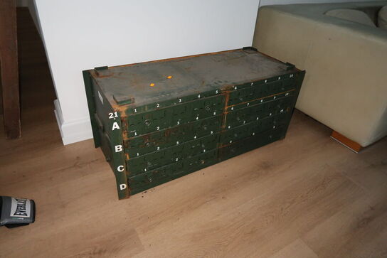 Opbevaringsmøbel med skuffer