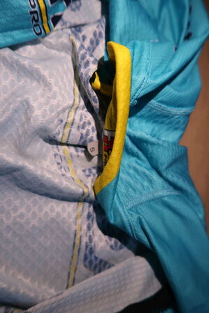 Cykeltrøje ASTANA Str: S, cykelkasket samt strømper