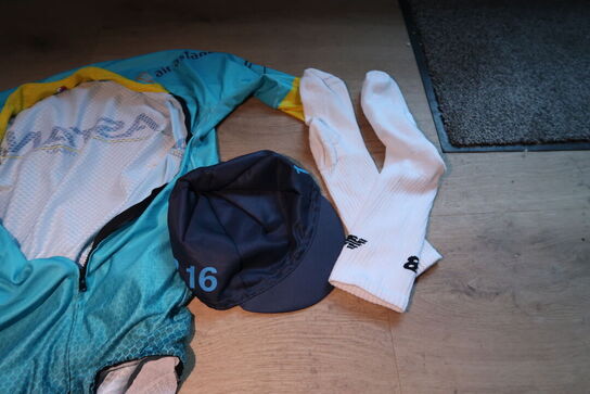 Cykeltrøje ASTANA Str: S, cykelkasket samt strømper