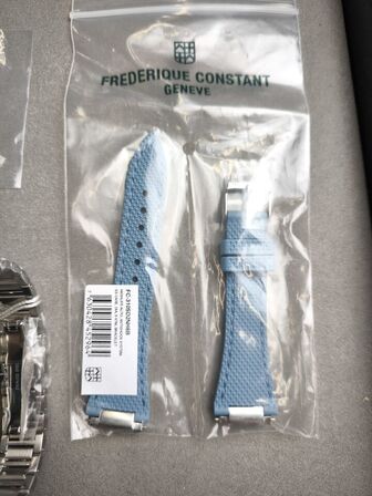 Ur FREDERIQUE CONSTANT Highlife - 34 mm