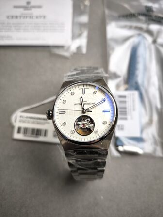 Ur FREDERIQUE CONSTANT Highlife - 34 mm