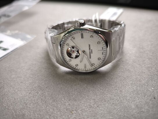 Ur FREDERIQUE CONSTANT Highlife - 34 mm