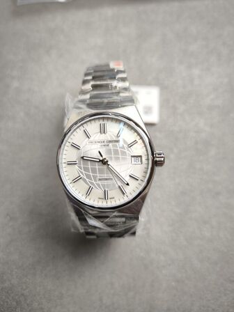 Ur FREDERIQUE CONSTANT Highlife - 34 mm
