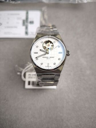 Ur FREDERIQUE CONSTANT Highlife - 34 mm