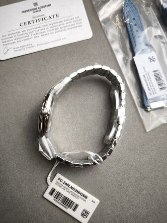 Ur FREDERIQUE CONSTANT Highlife - 31 mm