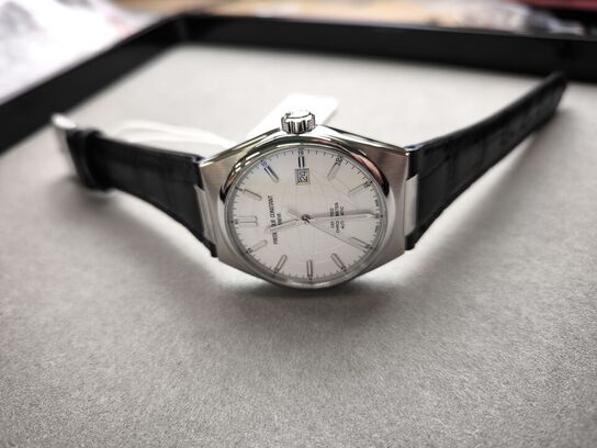 Ur FREDERIQUE CONSTANT Highlife - 41 mm