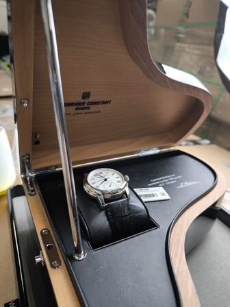 Ur FREDERIQUE CONSTANT Classics Manufacture - 42 mm