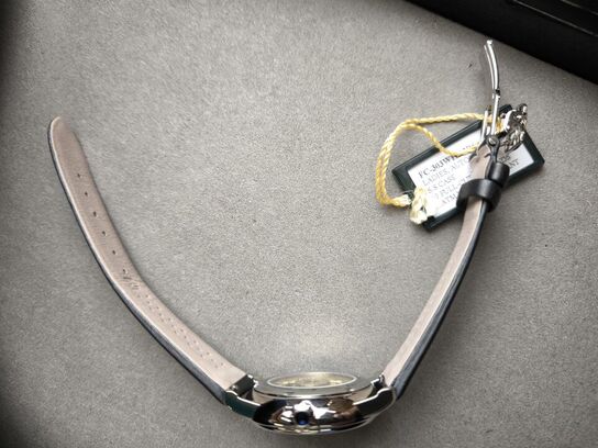 Ur FREDERIQUE CONSTANT Ladies - 34 mm