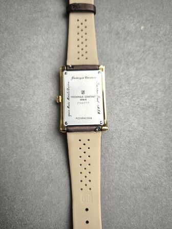 Ur FREDERIQUE CONSTANT Carree - 26 mm