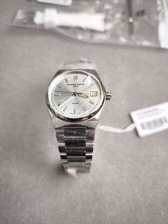 Ur FREDERIQUE CONSTANT Highlife - 34 mm