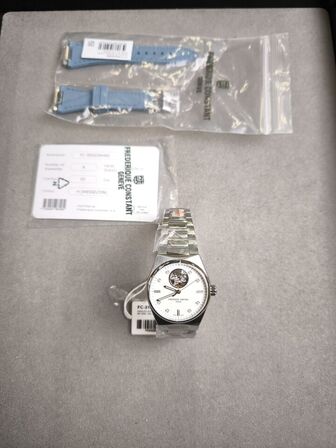 Ur FREDERIQUE CONSTANT Highlife - 34 mm