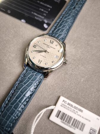 Ur FREDERIQUE CONSTANT Ladies - 36 mm