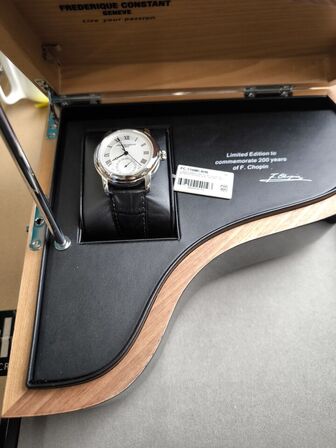 Ur FREDERIQUE CONSTANT Classics Manufacture - 42 mm